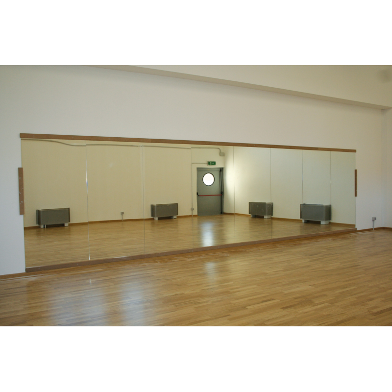 Wall mirror for gymnastics