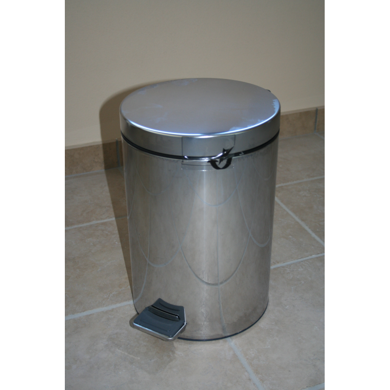 Waste bin with foot pedal