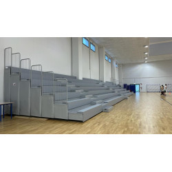 Telescopic grandstand for indoor