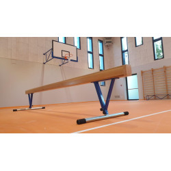 balance beam adjustable from 80 cm to 120 cm.